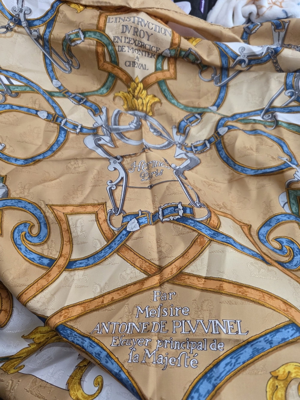 Hermès L'Instruction du Roy Silk Scarf 90 Henri d'Origny Equestrian Gold Hermes - Picture 7 of 12